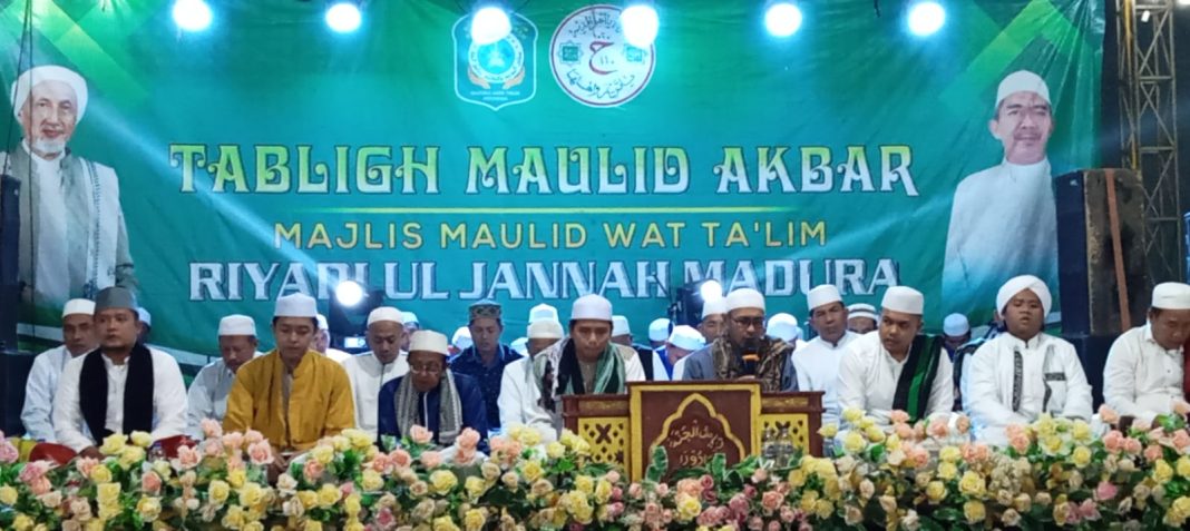 Bersama Riyadlul Jannah Madura, Three Five Gelar Shalawat dan Pengajian Akbar