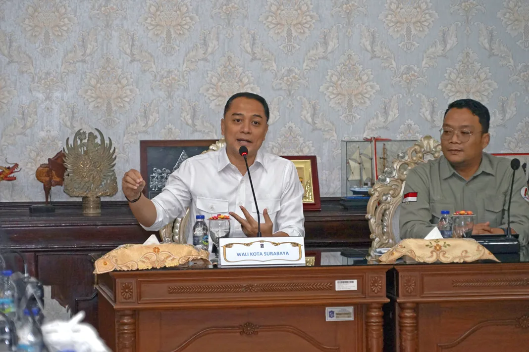 Wali Kota Surabaya Wajib Toko Modern Gratiskan Parkir dan Rekrut Jukir Resmi