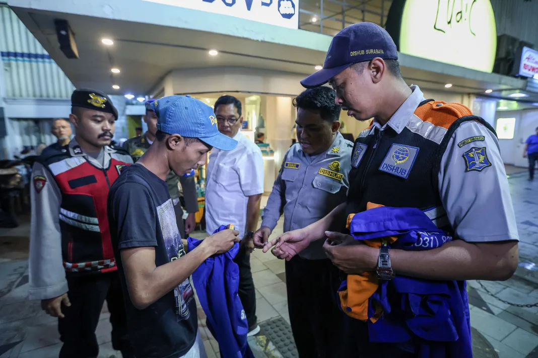 Pemkot Surabaya Sapu 13 Jukir Liar Jalan Tunjungan