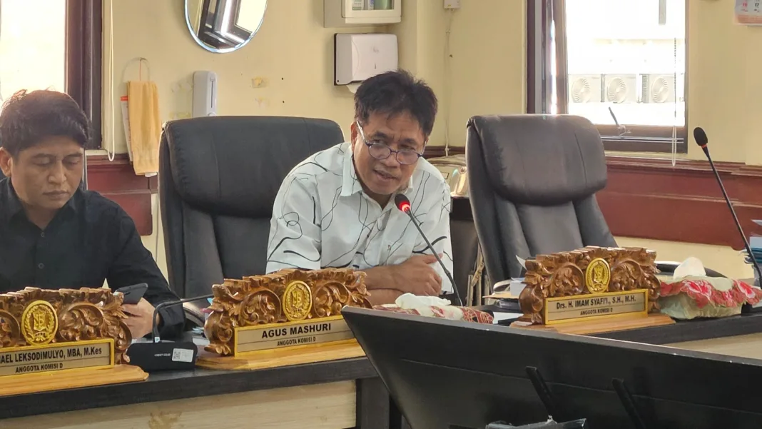 Seragam Siswa Miskin Tak Layak, DPRD Surabaya Minta Evaluasi