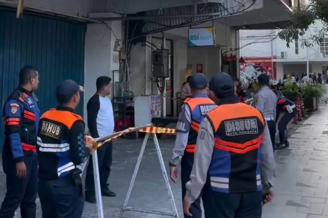 Surabaya Tertibkan Parkir Tepi Jalan Demi Nyaman Wisata Tunjungan