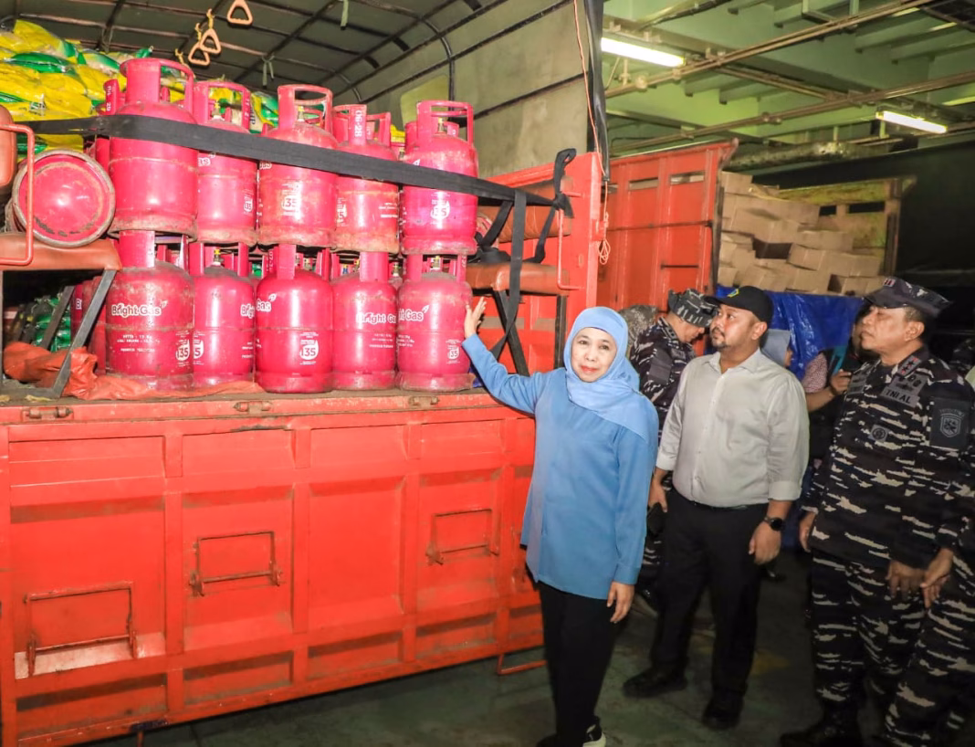 Gubernur Khofifah Kirim Bantuan Logistik Besar ke Pulau Bawean