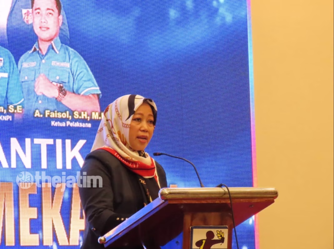 Hj. Ansari (Anggota DPR RI) saat menjadi Keynote Speaker diacara Pelantikan DPD KNPI Pamekasan di Hotel Azana Style