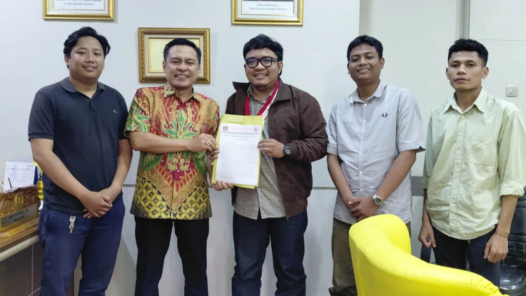 GMNI Surabaya Serahkan Kajian BBM Etanol ke Wakil Ketua DPRD