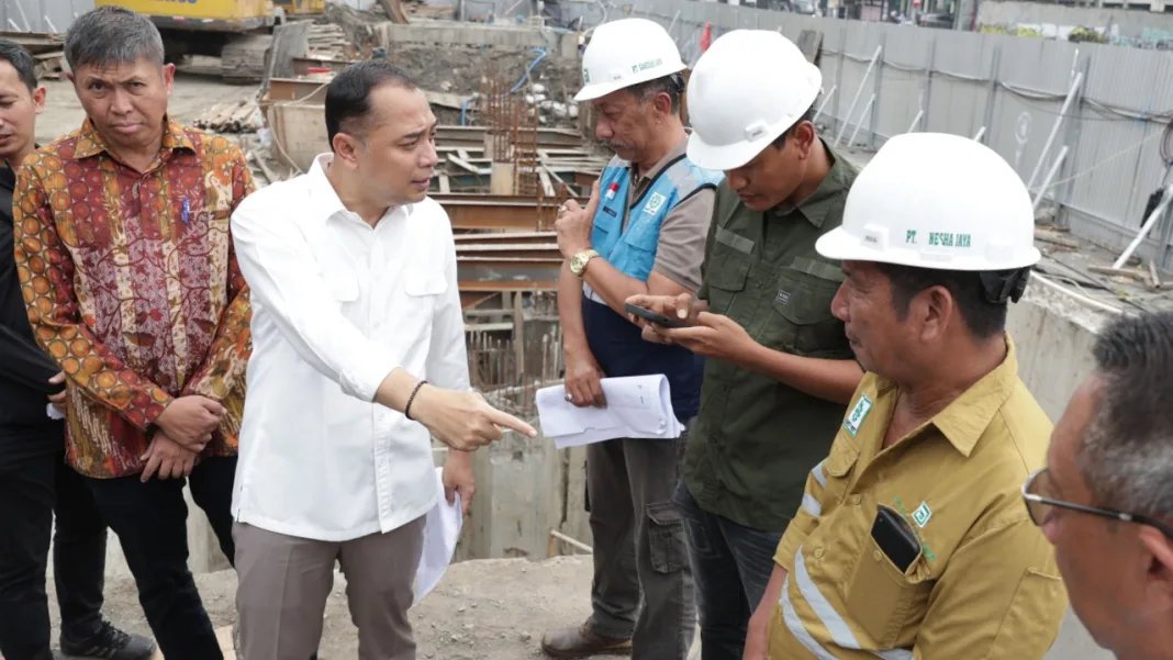 Wali Kota Surabaya Sidak Enam Proyek Rumah Pompa dan Temukan Keterlambatan