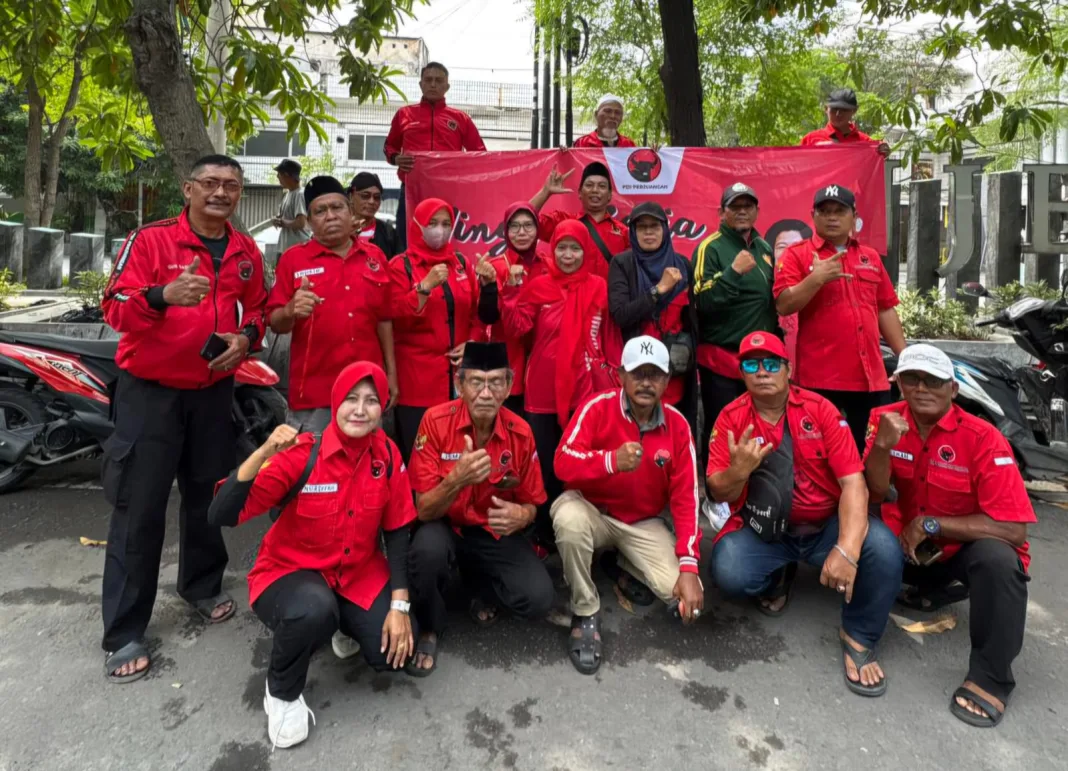 PAC PDIP Mulyorejo Gelar Aksi Berbagi untuk Warga Sekitar