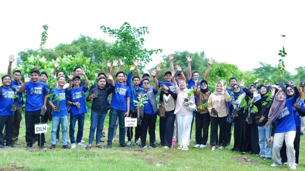 PKC PMII Jawa Timur Inisiasi Tanam Pohon Hadapi Krisis Ekologis
