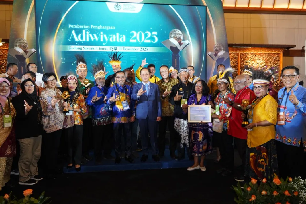 Surabaya Raih Tiga Puluh Penghargaan Adiwiyata Nasional Tahun 2025