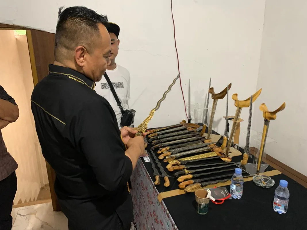 Cak Yebe Apresiasi Gelar Pusaka Keris Nusantara di Surabaya