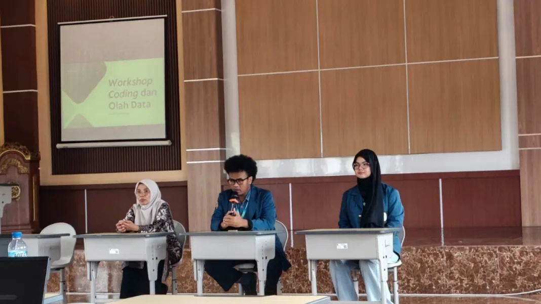 UNAIR Kenalkan Coding dan AI kepada Guru MAN 4 Banyuwangi