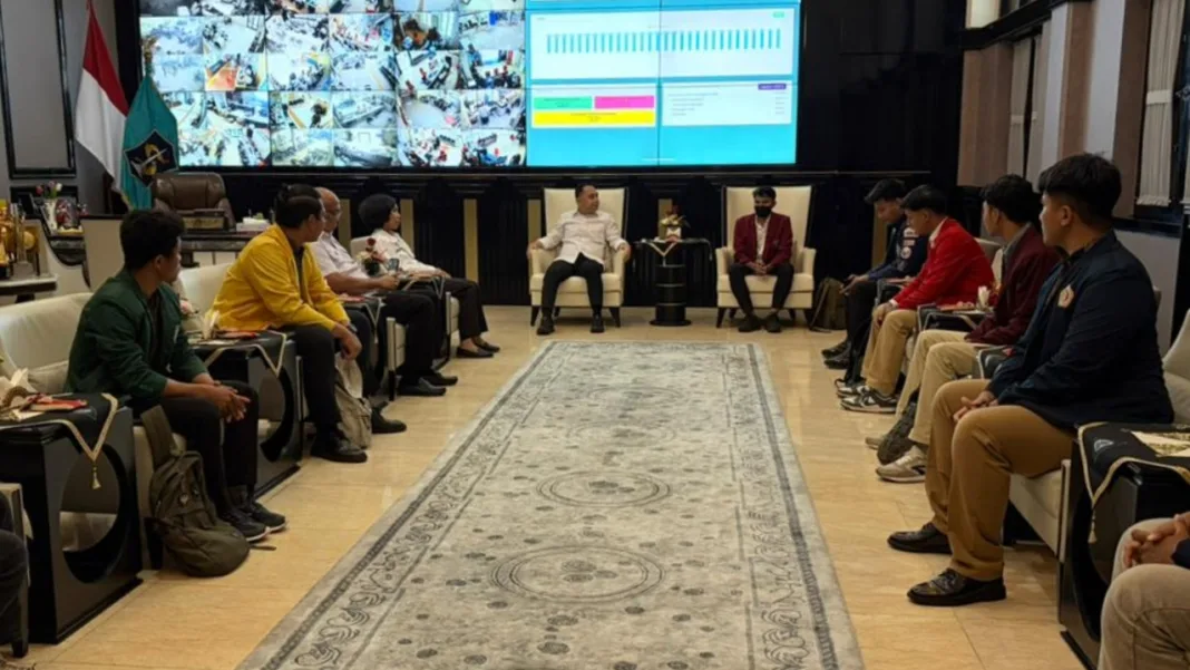 Aliansi BEM Surabaya Sampaikan 13 Tuntutan Pembangunan kepada Wali Kota