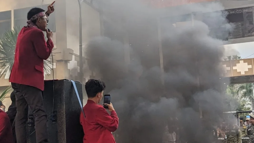 IMM Jember Dukung Warga Puger Blokir Jalan Tolak Truk Besar