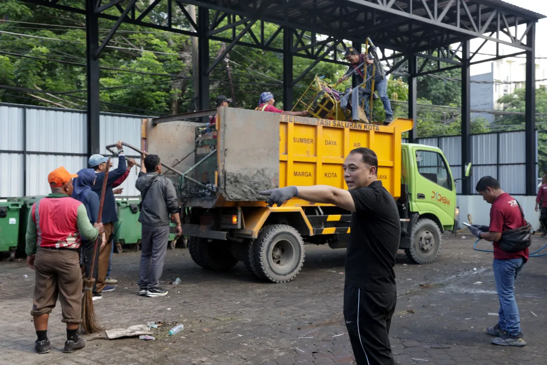 Wali Kota Surabaya Tegaskan Gerobak Dilarang Parkir di TPS