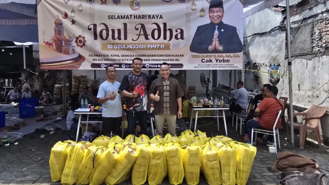 Cak Yebe Salurkan 41 Hewan Kurban untuk Warga dan Ojol Surabaya