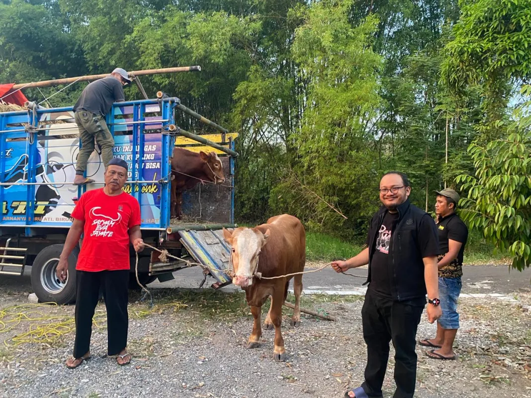 PDI Perjuangan Jawa Timur Perkuat Gotong Royong Lewat 468 Sapi Kurban
