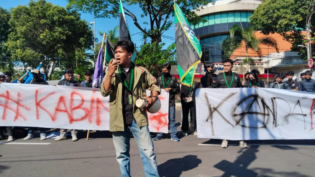 Cipayung Plus Surabaya Demo DPRD, Tolak Kebijakan Pemerintah Dinilai Menyengsarakan Rakyat