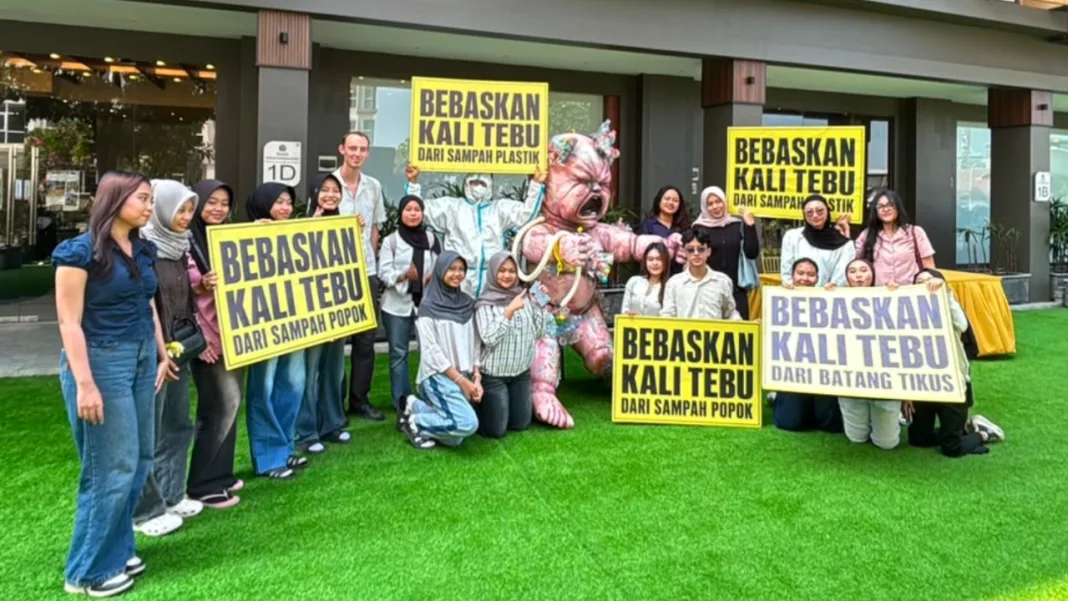 Sampah Popok Dominasi Kali Tebu, Bayi Raksasa Jadi Simbol Krisis Lingkungan