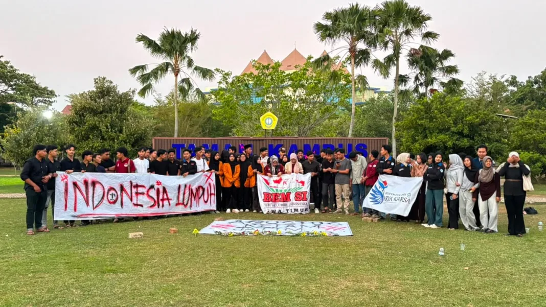 Aksi Simbolik di UTM, BEM SI Madura Serukan Keadilan Rakyat