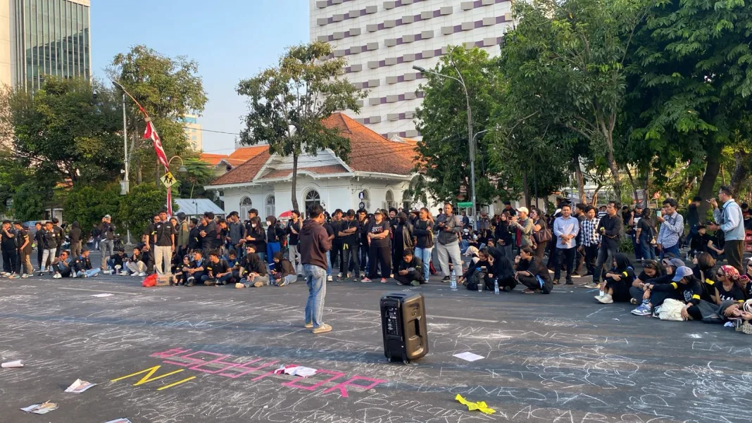 Agustus Kelam, BEM SI Kerakyatan Jatim Gelar Aksi di Depan Grahadi