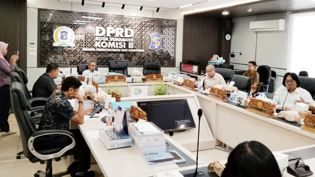 Delapan Bulan Tak Berjualan, PKL Waduk Unesa Minta Kepastian Lokasi Usaha